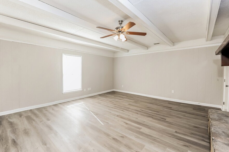 Building Photo - 1338 W Stoneybrook Dr