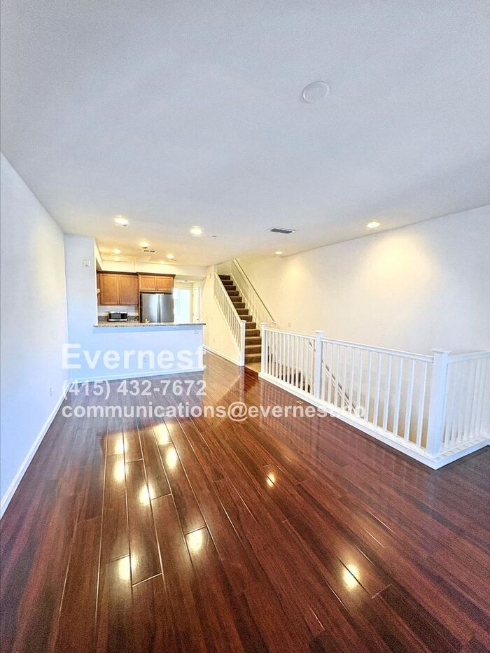 Building Photo - 764 Grandview Ter