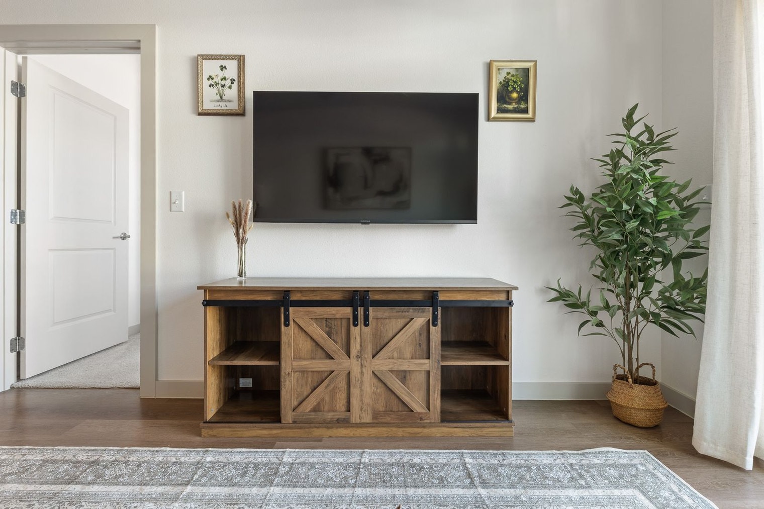 Building Photo - 1301 Leah Ave