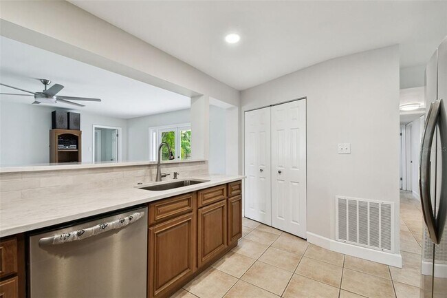 Building Photo - 4602 S Renellie Dr