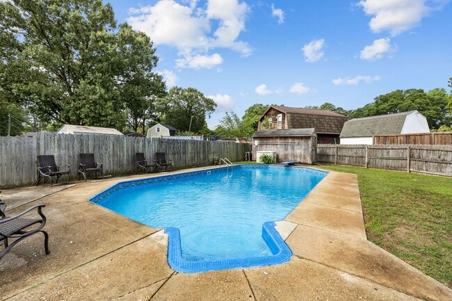 Building Photo - Spacious 4-Bedroom Home with Saltwater Pool & Large Fenced Yard
