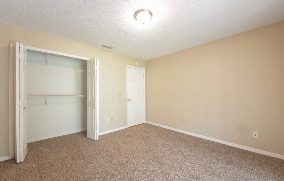 Building Photo - 4447 Windsmere Blvd