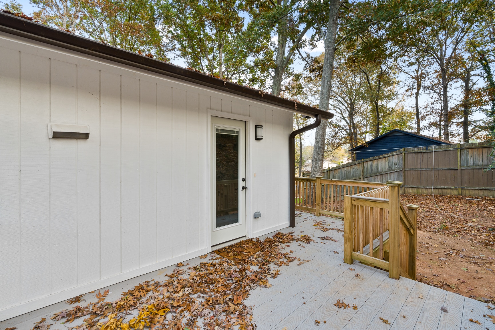 Building Photo - 1021 Lakewood Dr