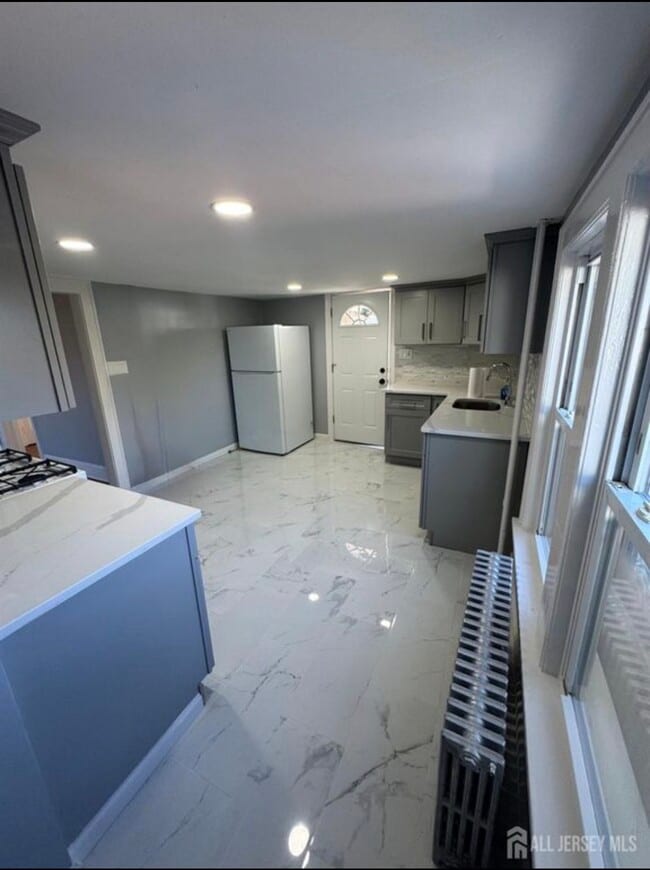 Building Photo - 139 Main St