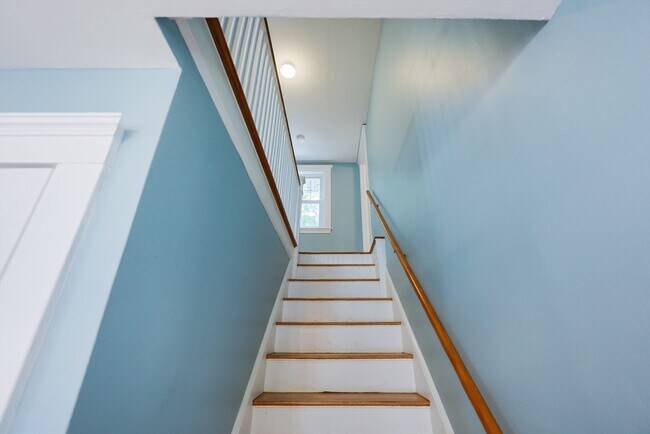 Building Photo - 14 Elm St