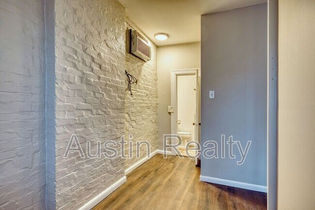 Building Photo - 324 N.Newstead