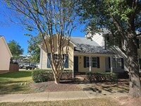 Building Photo - Super Cute Renovated End-Unit Loft Townhome in Arbor Creek!