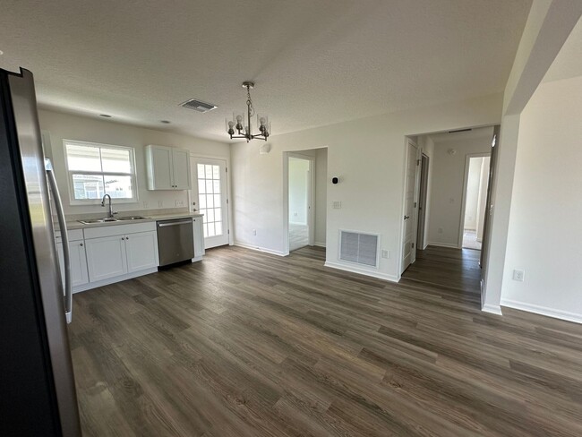 Building Photo - NEWER HOME adjacent to The Villages in all...