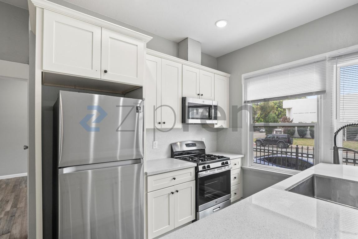 Building Photo - 1202 Adeline St