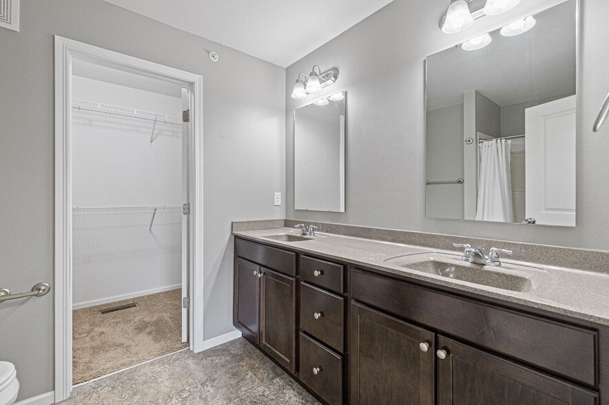 Building Photo - 414 Churchill Dr