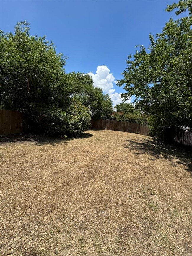 Building Photo - 2046 Redwing Way