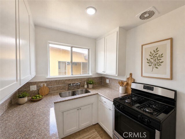 Building Photo - 8706 Parthenia Pl