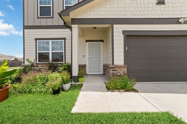 Building Photo - 1001 Wild Enclave Ln