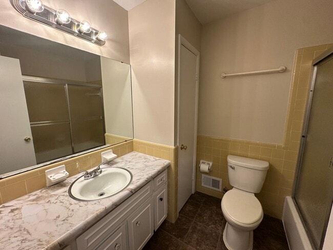 Building Photo - 927 Pinecliff Dr