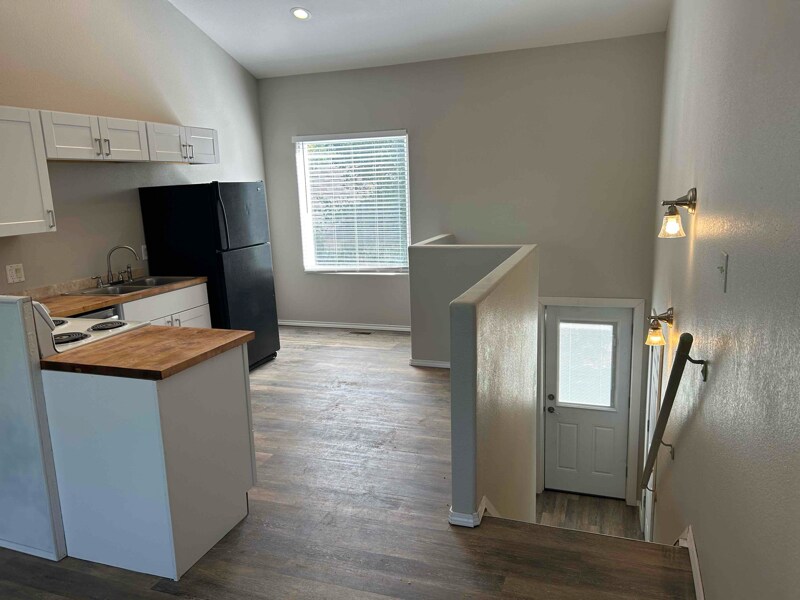 Building Photo - 913 E Uintah St