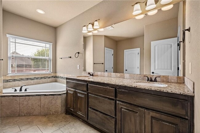 Building Photo - 4301 SW Beech Ln