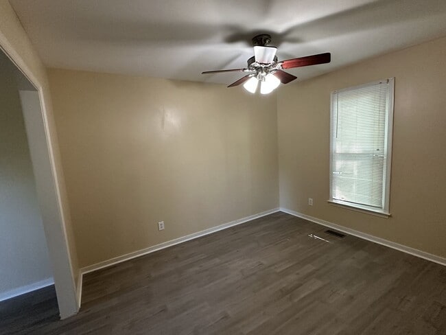 Building Photo - For Rent: Charming 4-Bedroom Colonial in C...