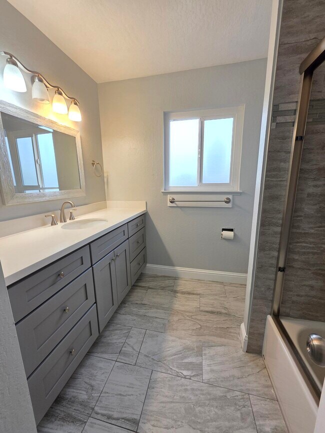 Building Photo - 1040 Gatter Dr