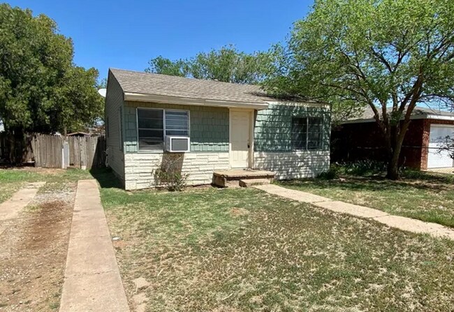 Primary Photo - Cutie in Arnett Benson! Great 2/1 Near Sch...