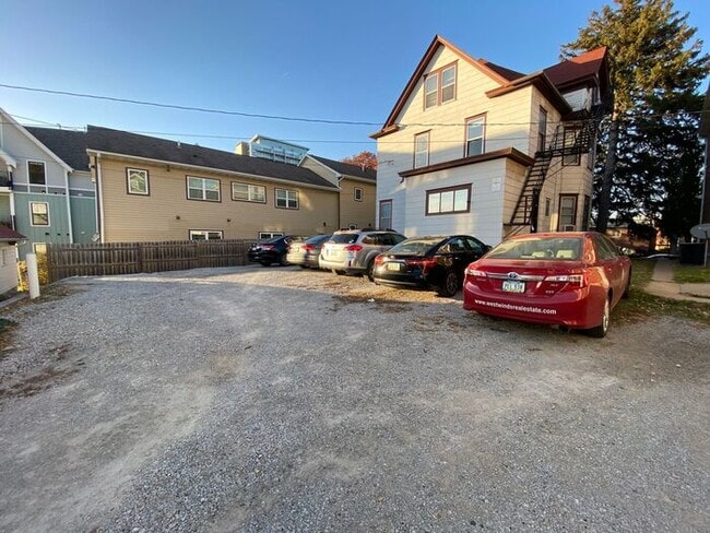 Building Photo - $6,000 | 8 Bedroom, 4 Bathroom Multi Floor...