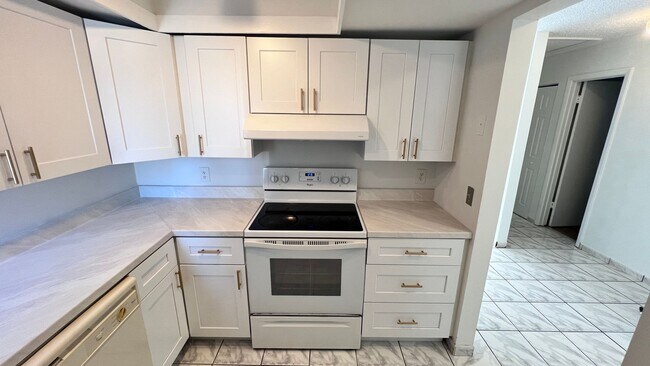 Building Photo - 2 Bedroom/1 Bath Townhome in Orlando!