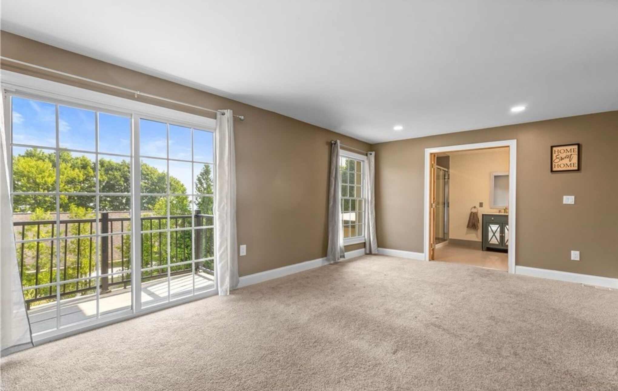 Building Photo - 10030 Hillside Ter