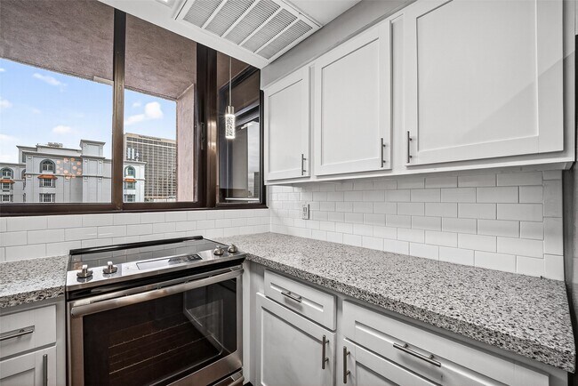 Building Photo - 5150 Hidalgo St