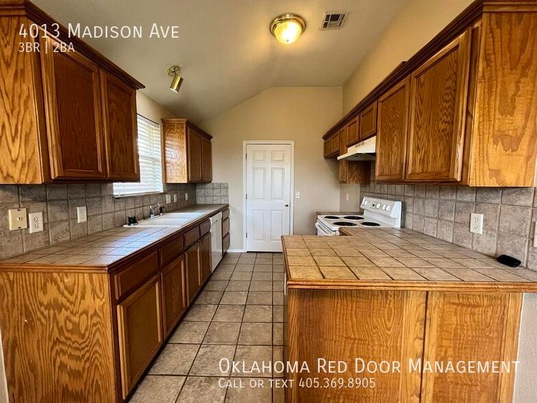 Building Photo - 4013 Madison Ave