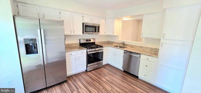 Building Photo - 6008 Raina Dr