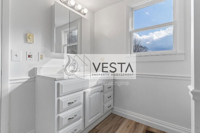 Building Photo - 303 Tarheel Dr