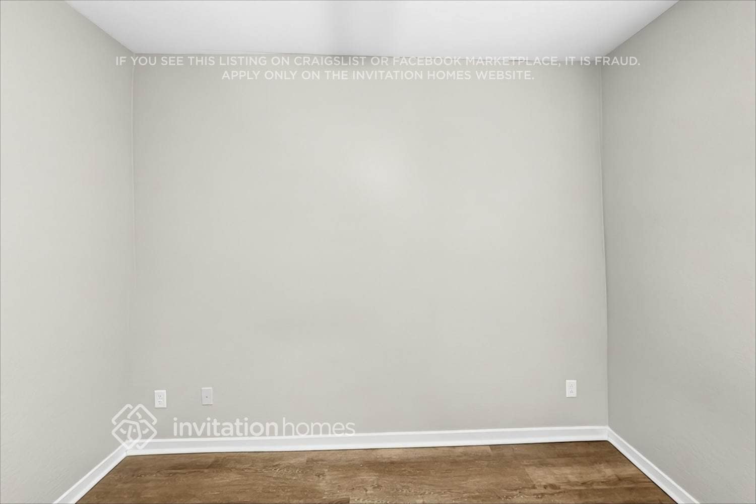 Building Photo - 5541 E Santa Clara Dr