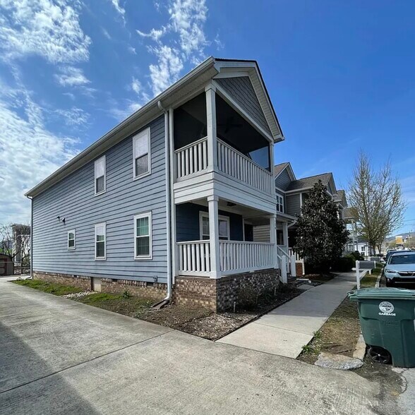 Building Photo - 120 W 19th St