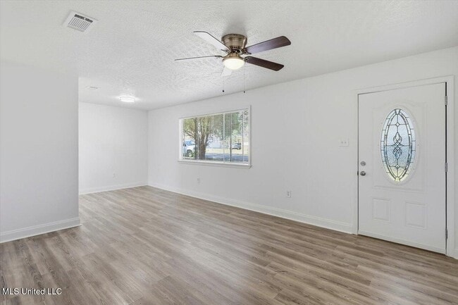 Building Photo - 126 Joanie St