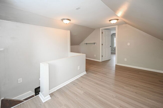 Building Photo - 2317 Stratford Ave