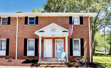 Building Photo - Two bedroom Townhouse-style Apt in Mauldin...
