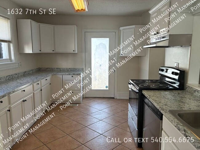 Building Photo - 1632 7th St SE