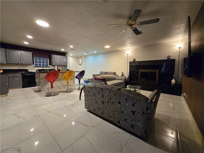 Building Photo - 2755 Mann St