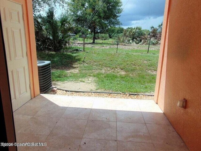 Building Photo - 2087 Hidden Grove Ln