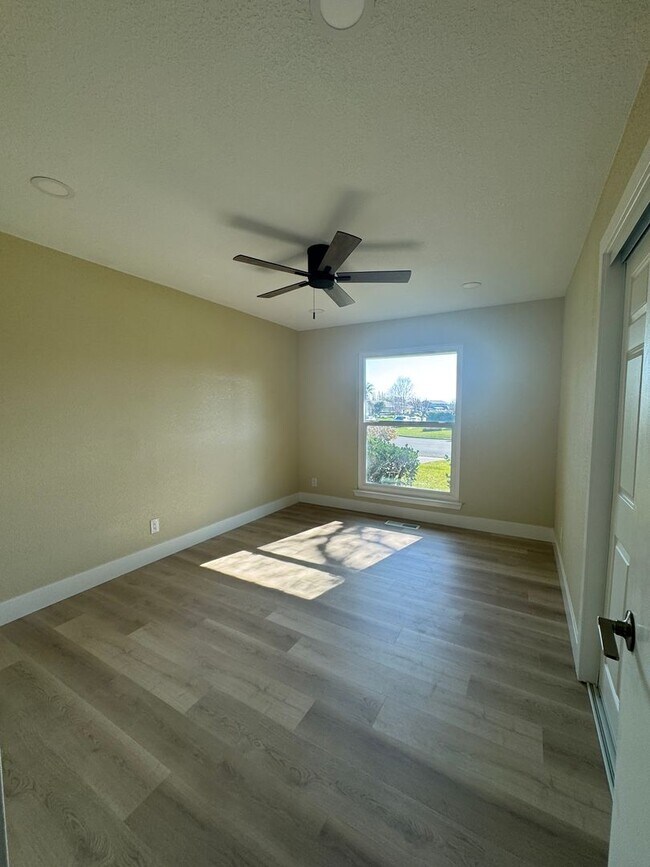 Building Photo - VAILABLE NOW! G O R G E O U S Single Story 3 Bed 2 Bath with Pool