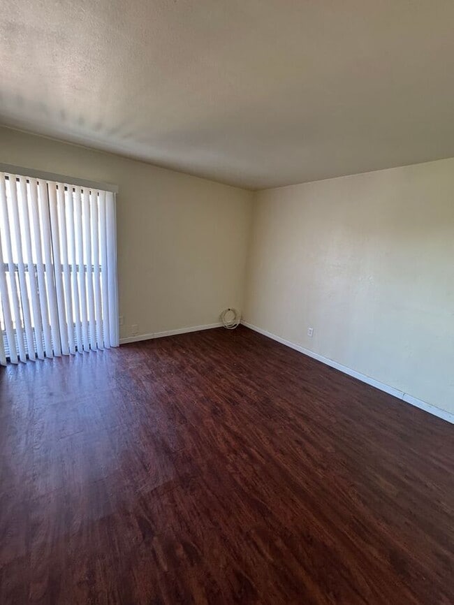 Building Photo - 2809 N Mountain Ave