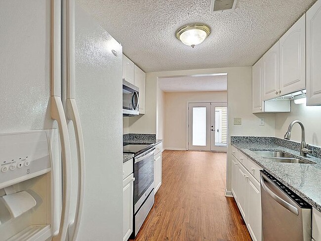 Kitchen - 2907 Barrington Ln