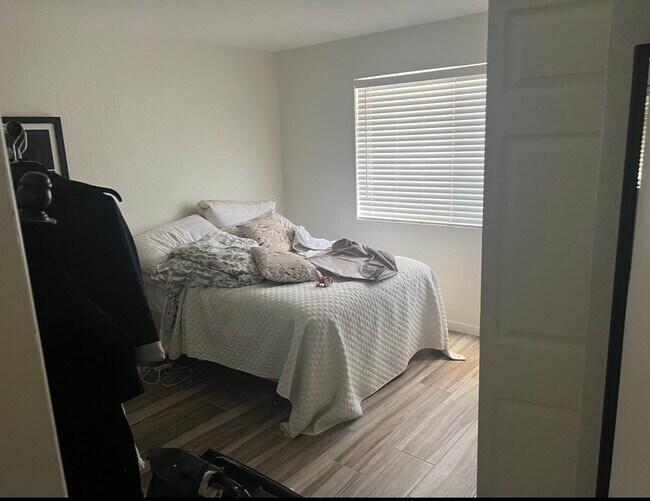 Building Photo - 6815 E 2nd St