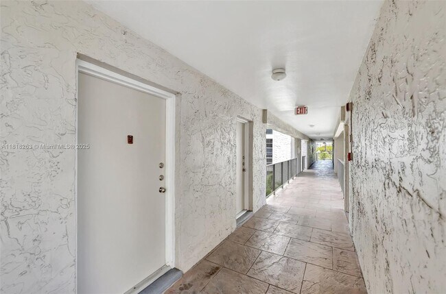 Building Photo - 6890 N Kendall Dr