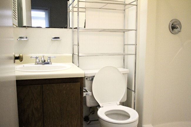 Building Photo - 2BR in Chancellor Square