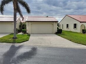 Building Photo - Seasonal 3/2/2 waterfront villa in Punta Gorda