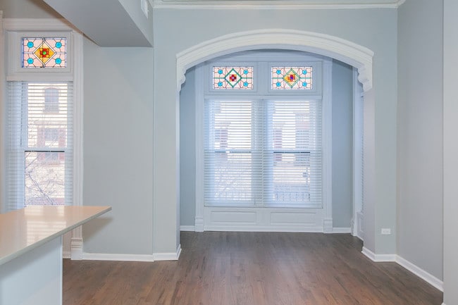 Building Photo - 42 E Chicago Ave