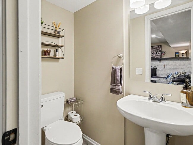 Building Photo - 1801 Sherry Dr
