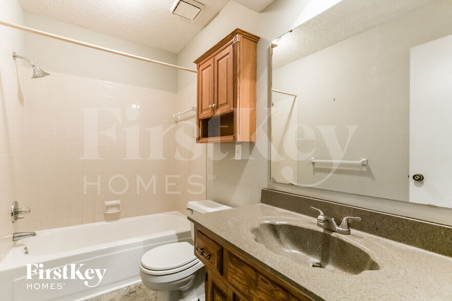 Building Photo - 1419 S Sheridan Bridge Pl