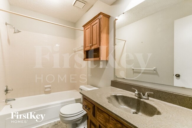 Building Photo - 1419 S Sheridan Bridge Pl