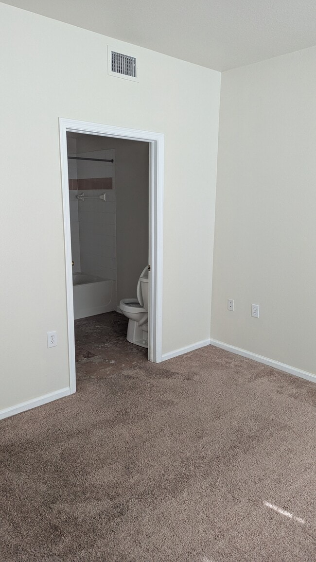 Building Photo - 1103 Bay Club Cir